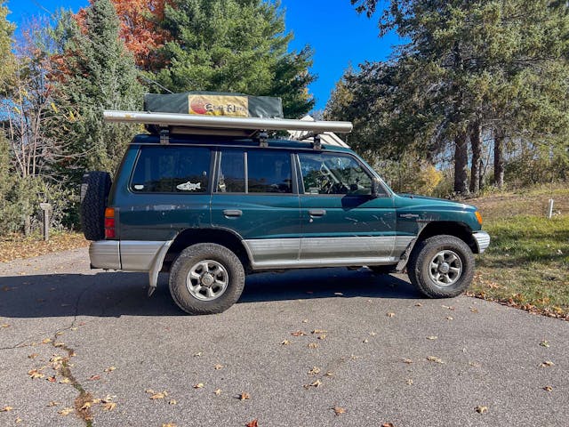 Montero tire upsizing Kumho RoadVentures exterior side profile