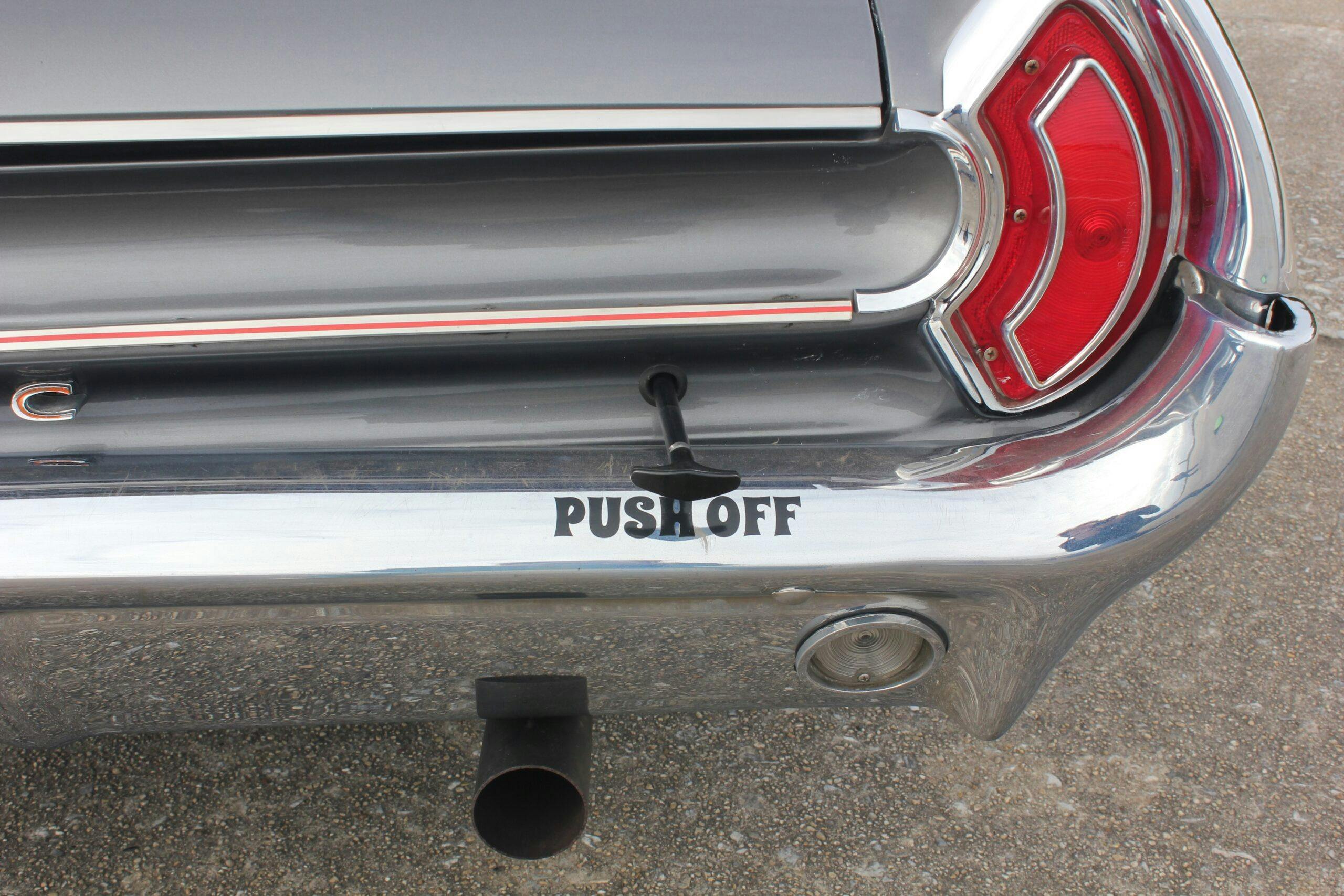 Pontiac Catalina chrome detail