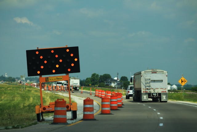 US34 West IA163 North - Merge Right Construction highway sign
