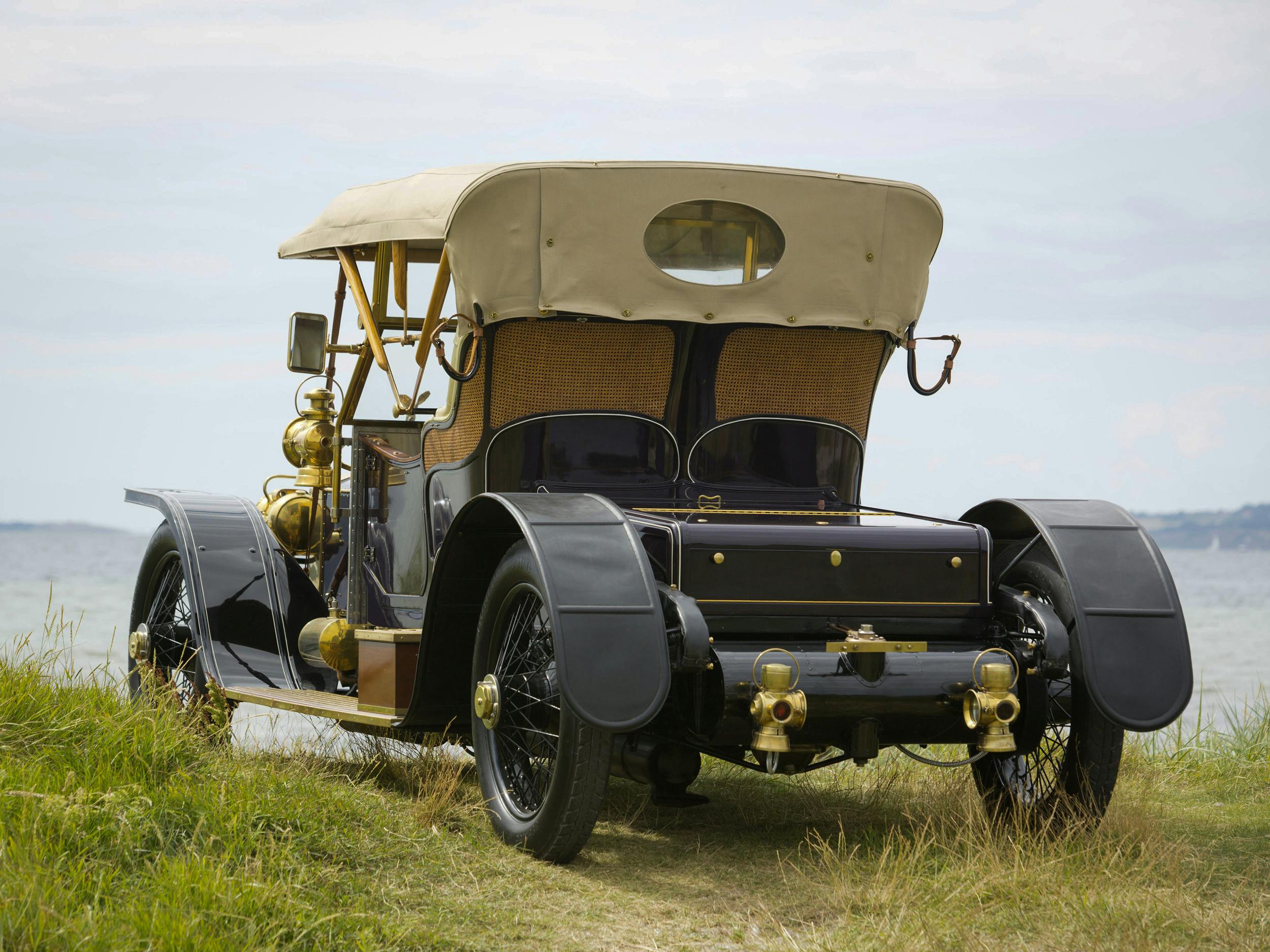 1910-Rolls-Royce-Balloon-Car rear three quarter