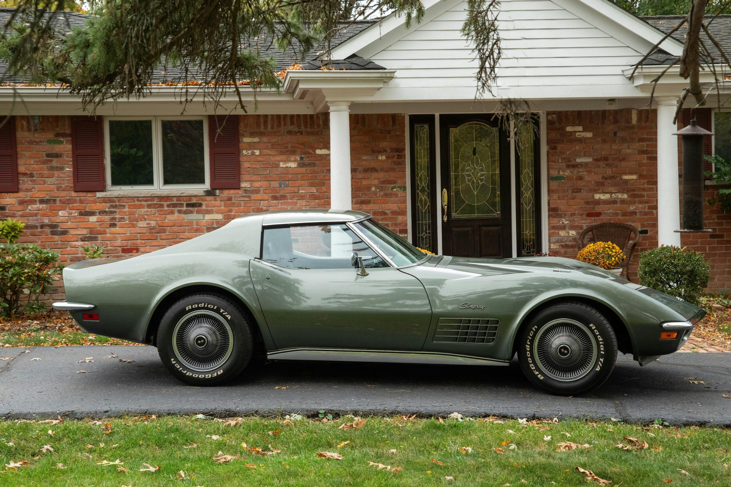 1972 Stingray Corvette side