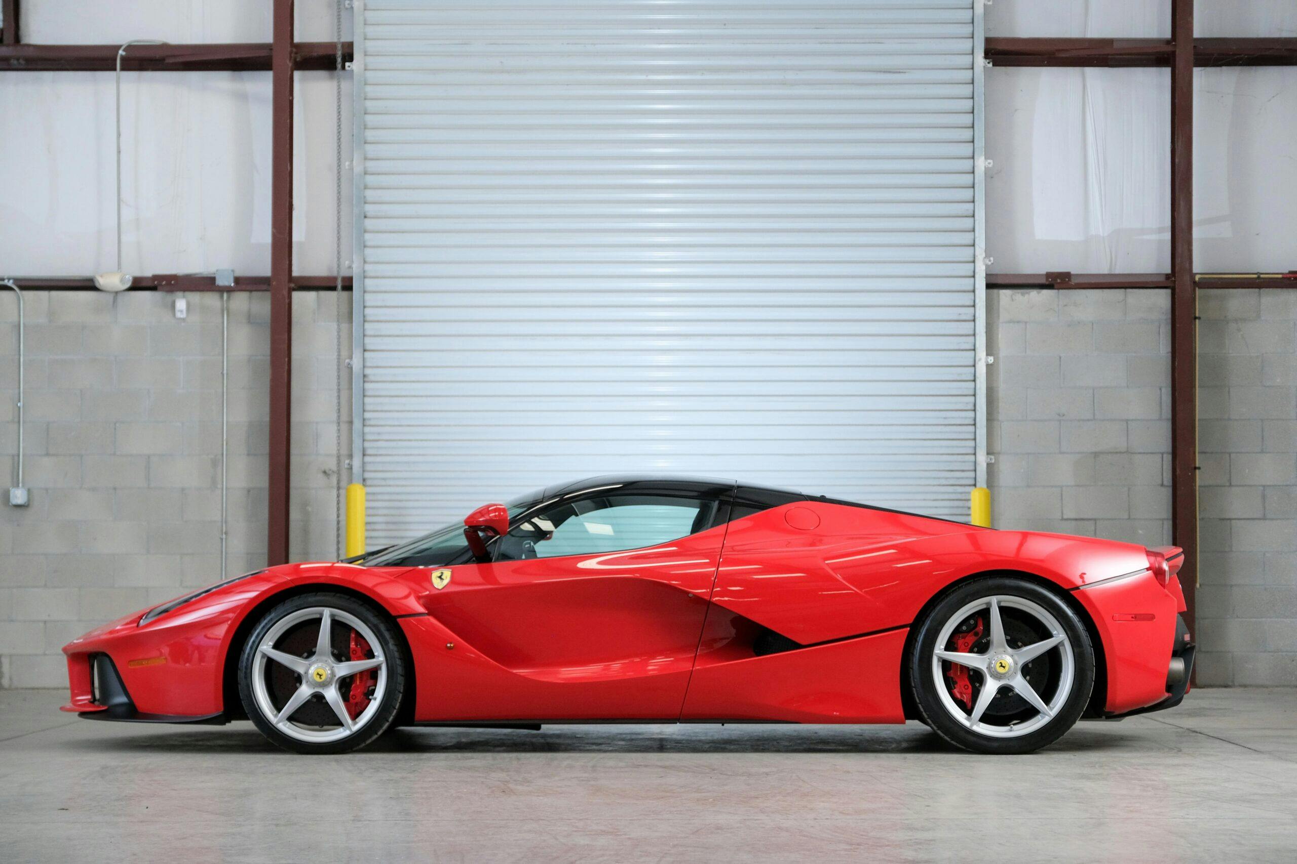 2015-ferrari-laferrari side