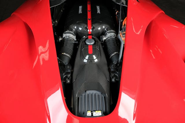 2015-ferrari-laferrari engine