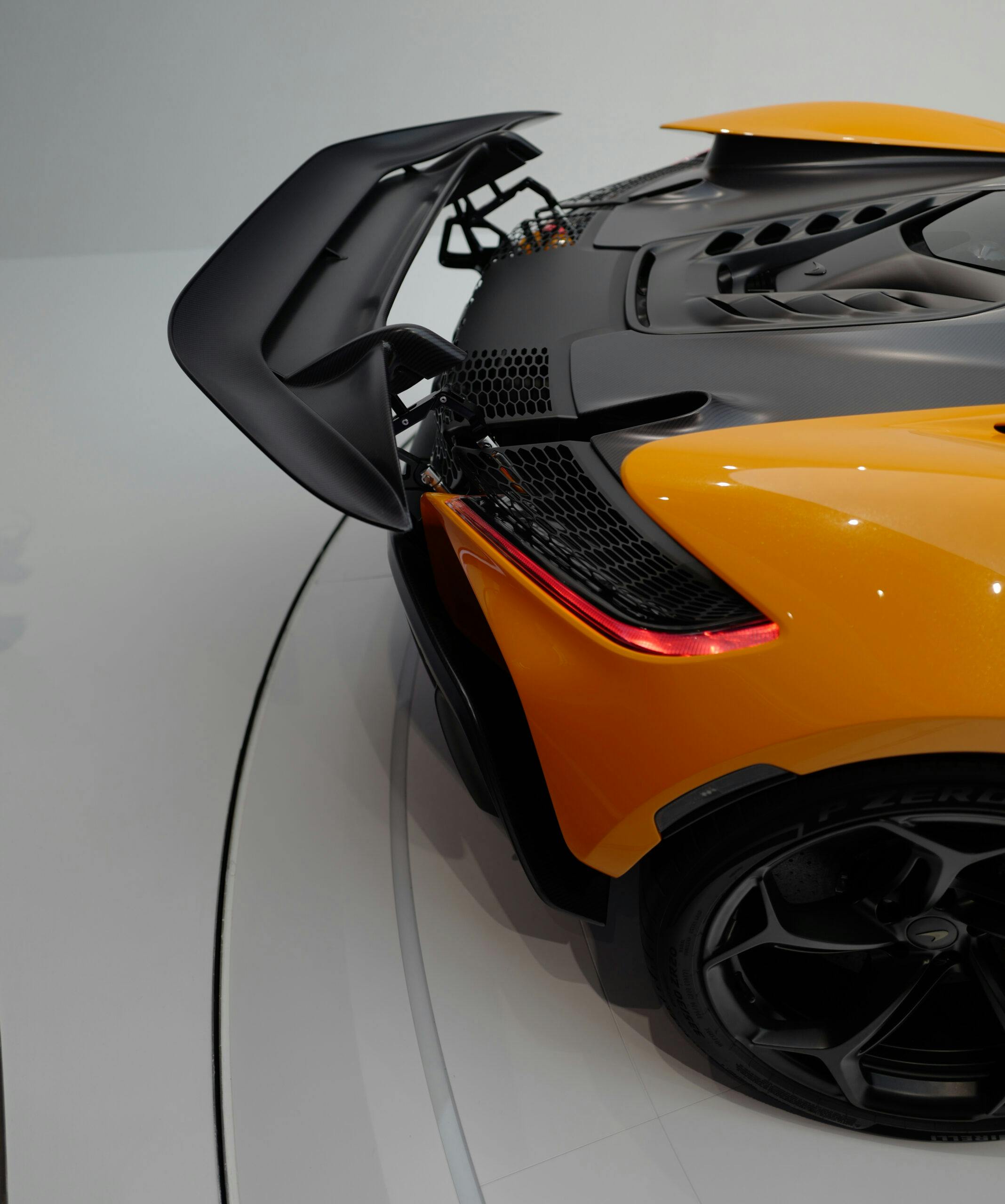 McLaren W1 rear wing aero