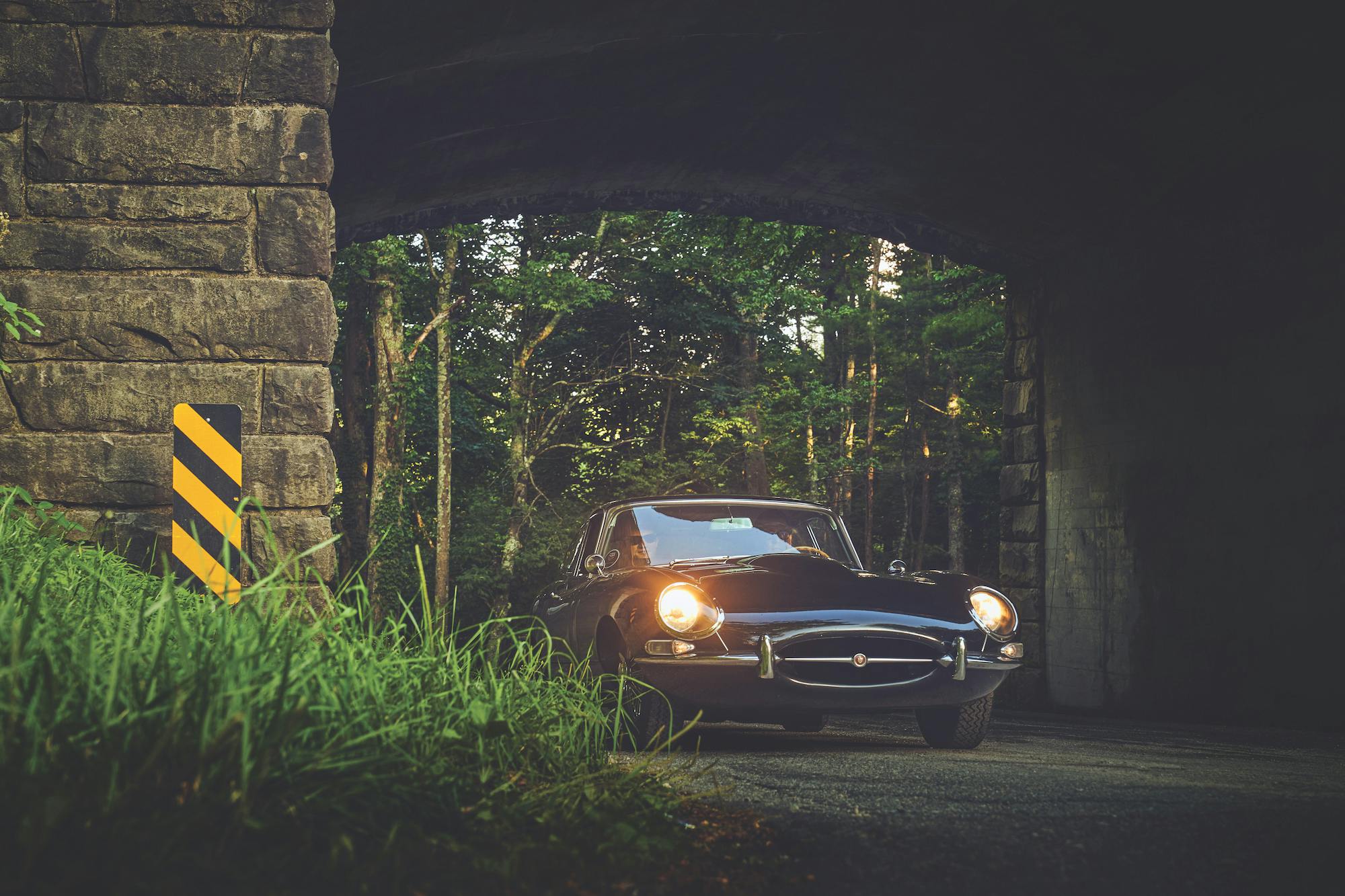 1964-Jaguar-E-Type-Joy-Six-ATrahan front three quarter