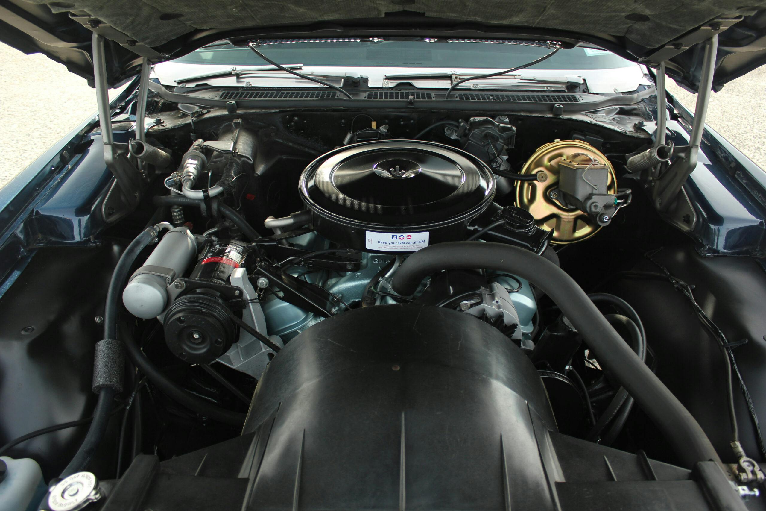 1970 Pontiac Grand Prix engine bay