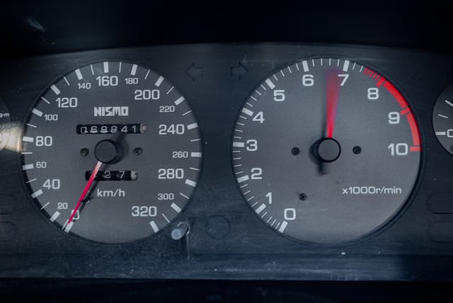 Nissan Skyline GT-R R32 tach