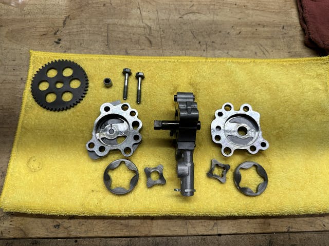 Honda XR600R oil pump laid out