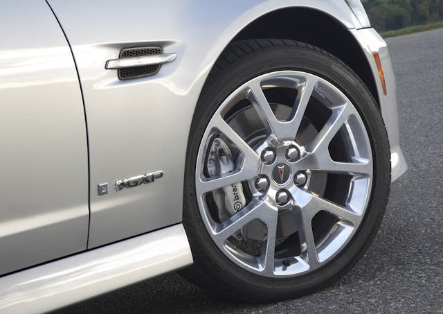 2009 Pontiac G8 GXP wheel tire