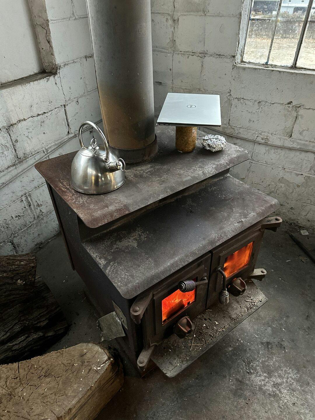 wood stove in car foundry