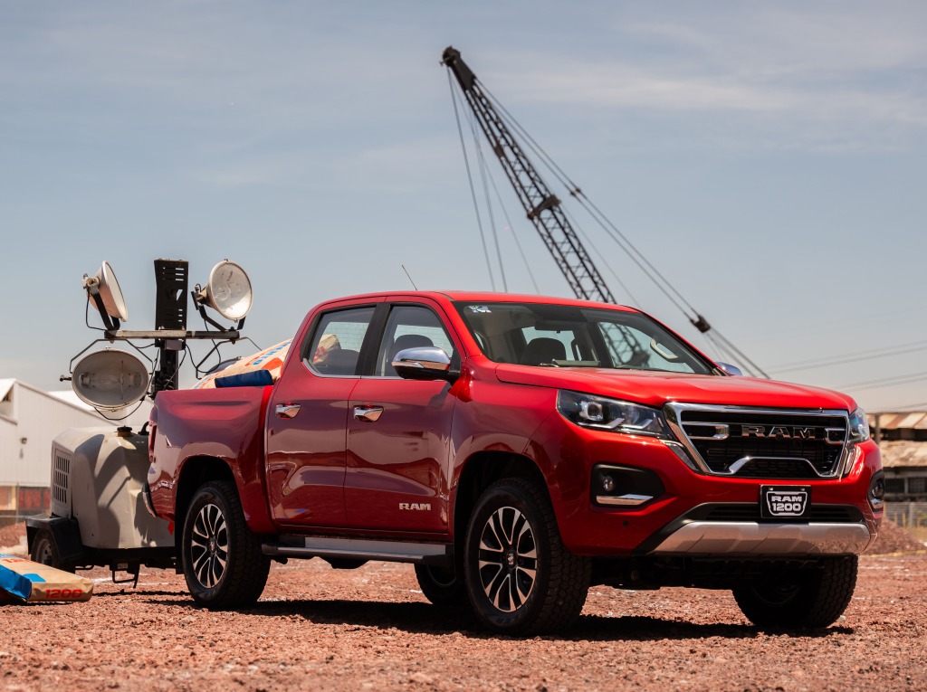 ram_1200_laramie_crew_cab_8_04