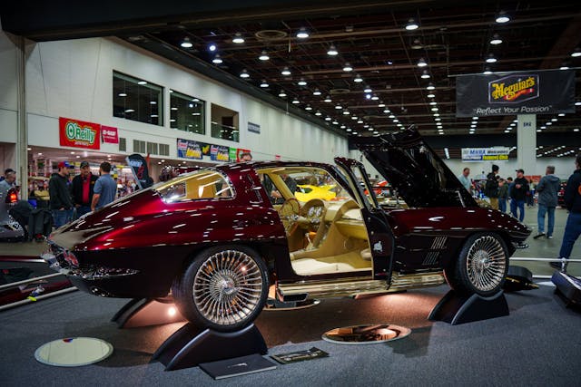 Autorama 1963 Corvette door open