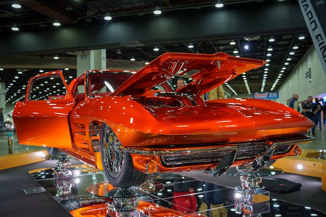 Autorama 1963 Corvette orange front