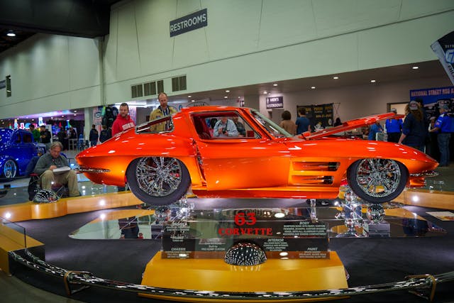 Autorama 1963 Corvette orange side