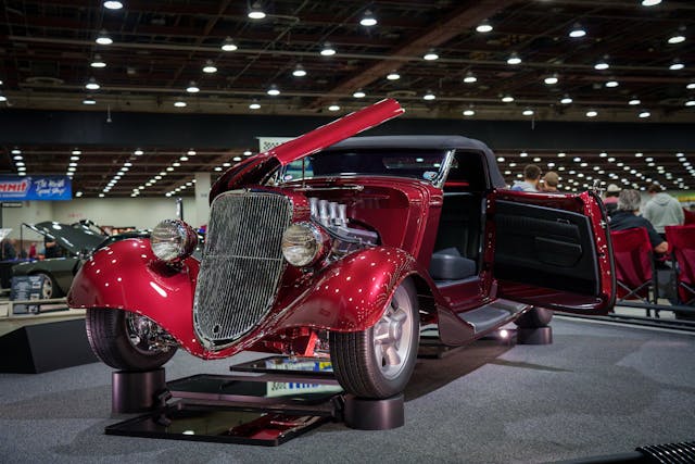 Autorama 1933 Ford pickup roadster front