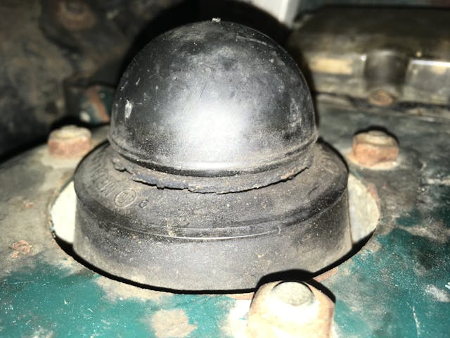 1972-BMW-2002tii shock cap