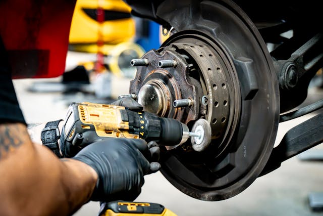 PajEvo suv on lift brakes disassembly