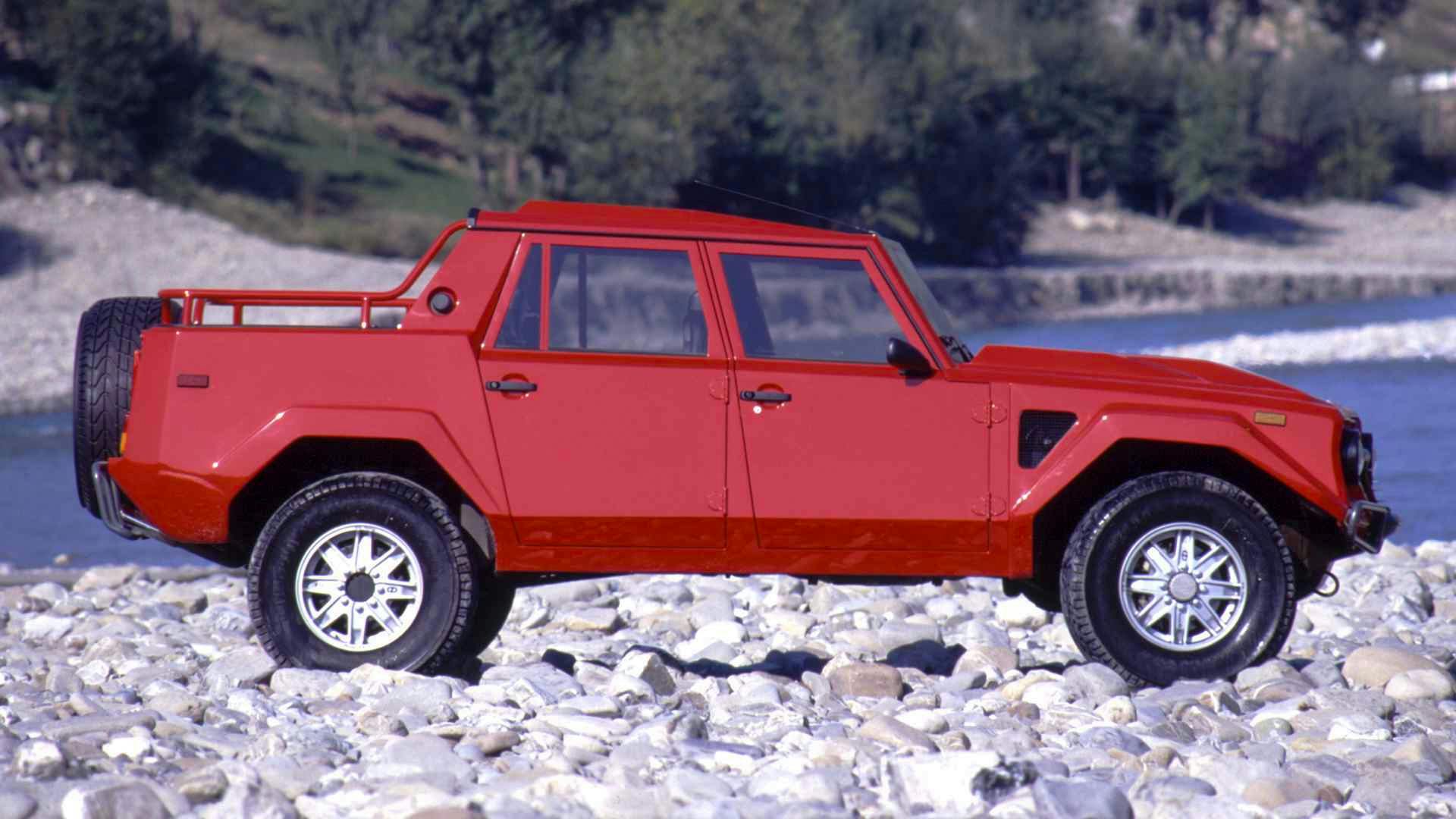 Lamborghini-LM002-Red-Side-Profile