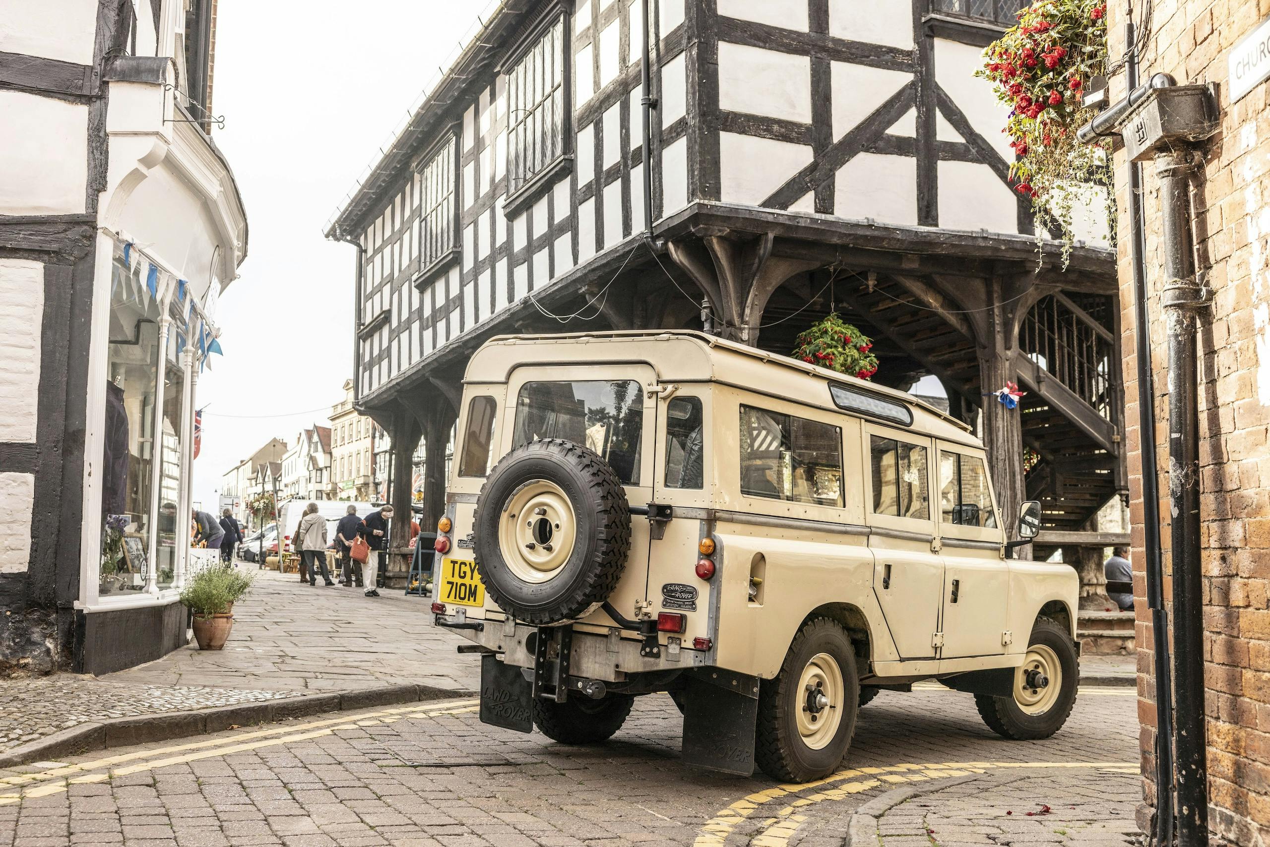 vintage land rover england road trip