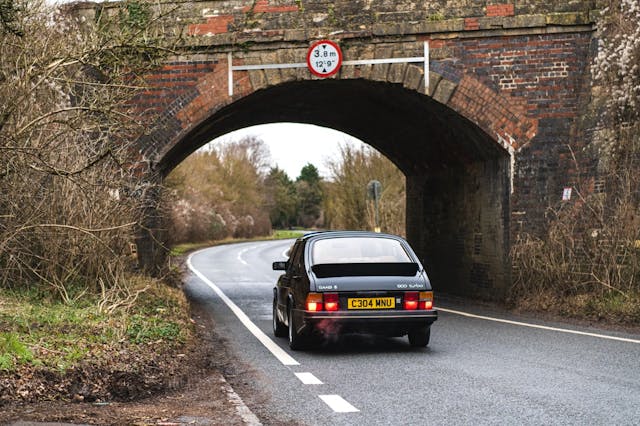 Saab 900 Turbo 16S driving under bridge