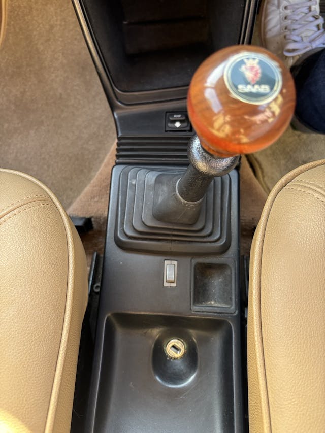 Saab 900 Turbo 16S shifter keyhole