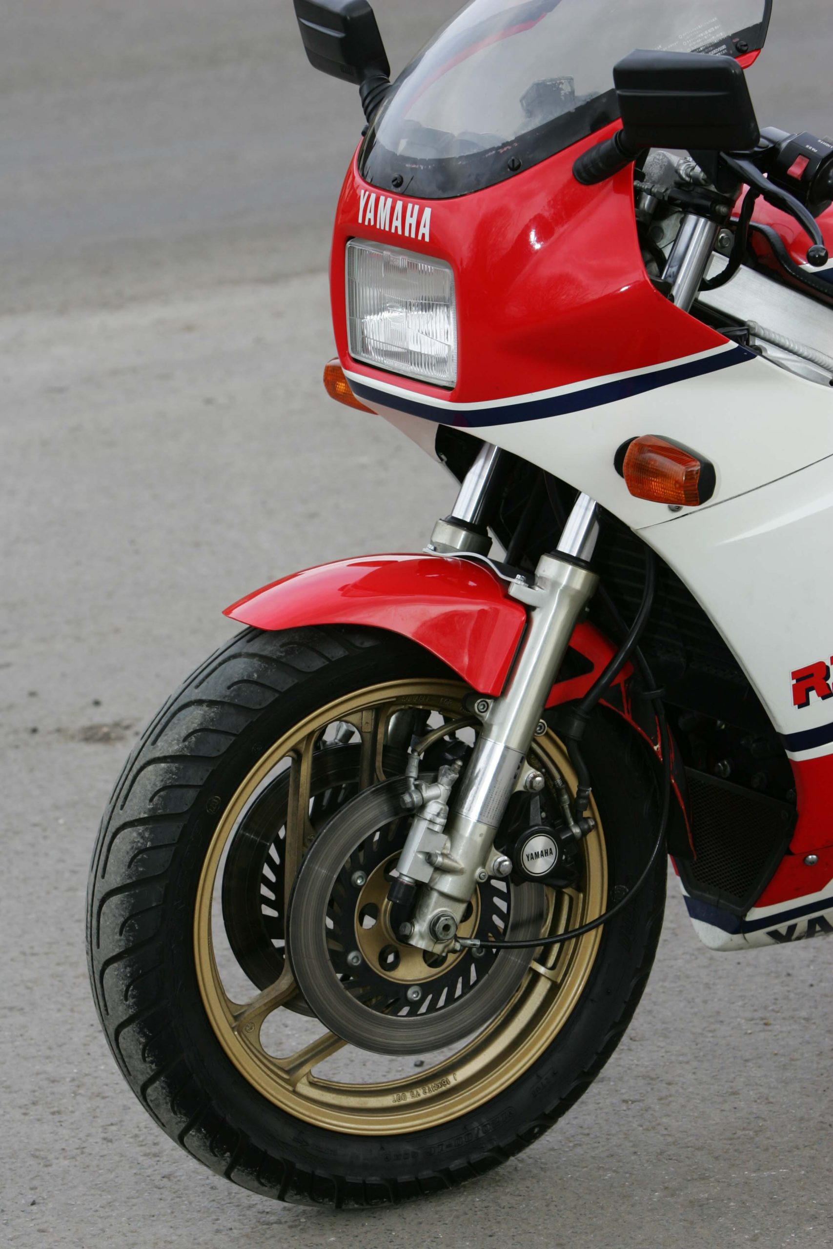 rz250rr rzv500r 
アッパーカウル Yamaha's RZV500R Was a Race Bike Lookalike Ahead of Its Time