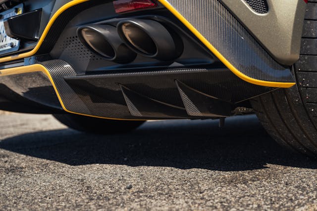 2026-Aston-Martin-Vantage-Roadster-Satin-Titanium-Grey tailpipes