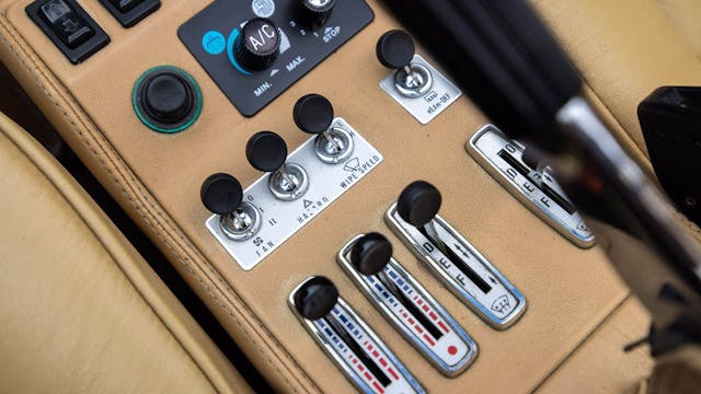 1984 Ferrari 308 GTS switches