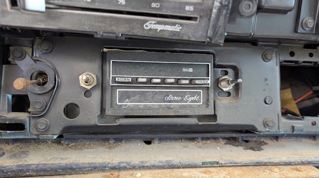 1980 Oldsmobile Ninety-Eight radio
