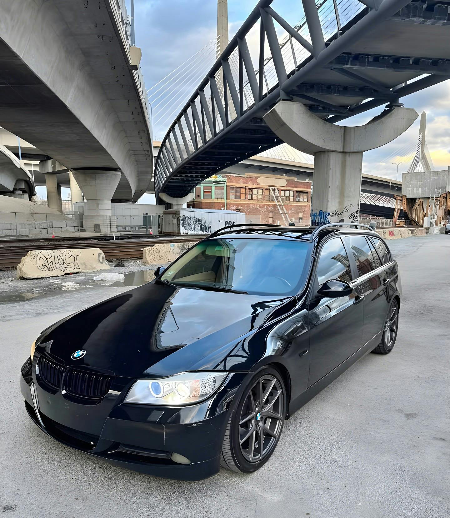 BMW E91 wagon front three quarter vertical