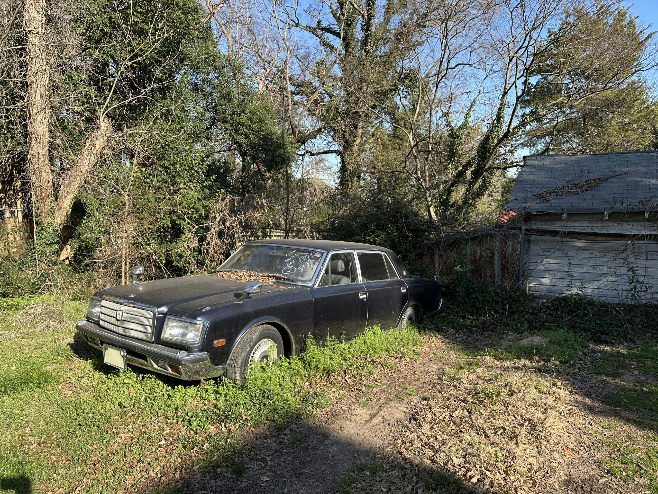 Toyota Century buried in growth