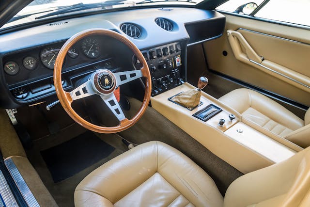 Lamborghini Jarama interior