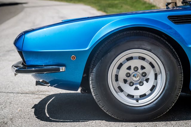 Lamborghini Jarama fender wheel close up