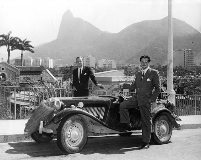 MG Rio Road Trip F & J in Rio in Suits