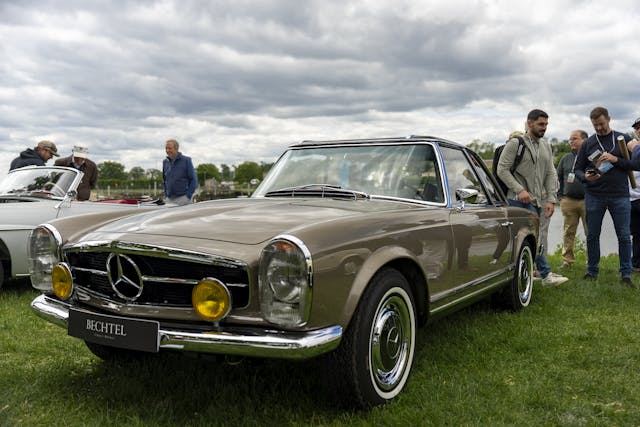 1970 Mercedes-Benz 280SL Pagoda front three quarter