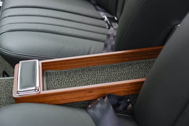 1970 Mercedes-Benz 280SL Pagoda center console