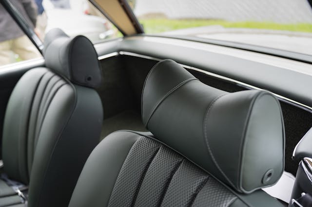 1970 Mercedes-Benz 280SL Pagoda headrests