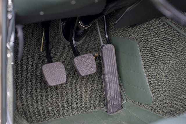 1970 Mercedes-Benz 280SL Pagoda pedals