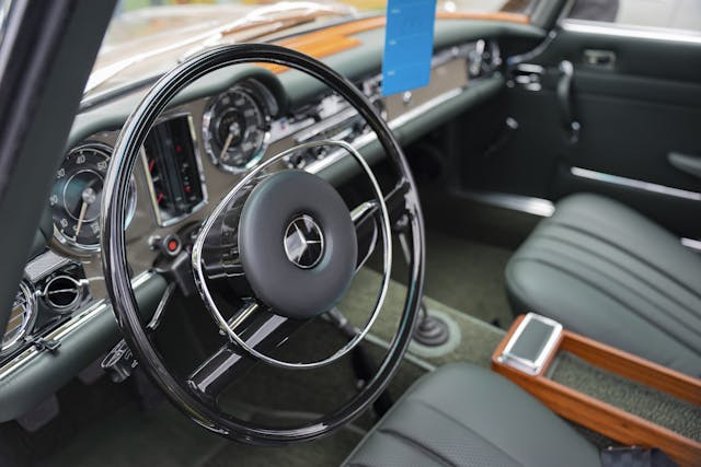 1970 Mercedes-Benz 280SL Pagoda steering wheel