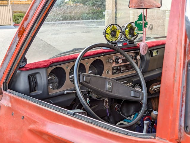 1975 Datsun 620 steering wheel dash