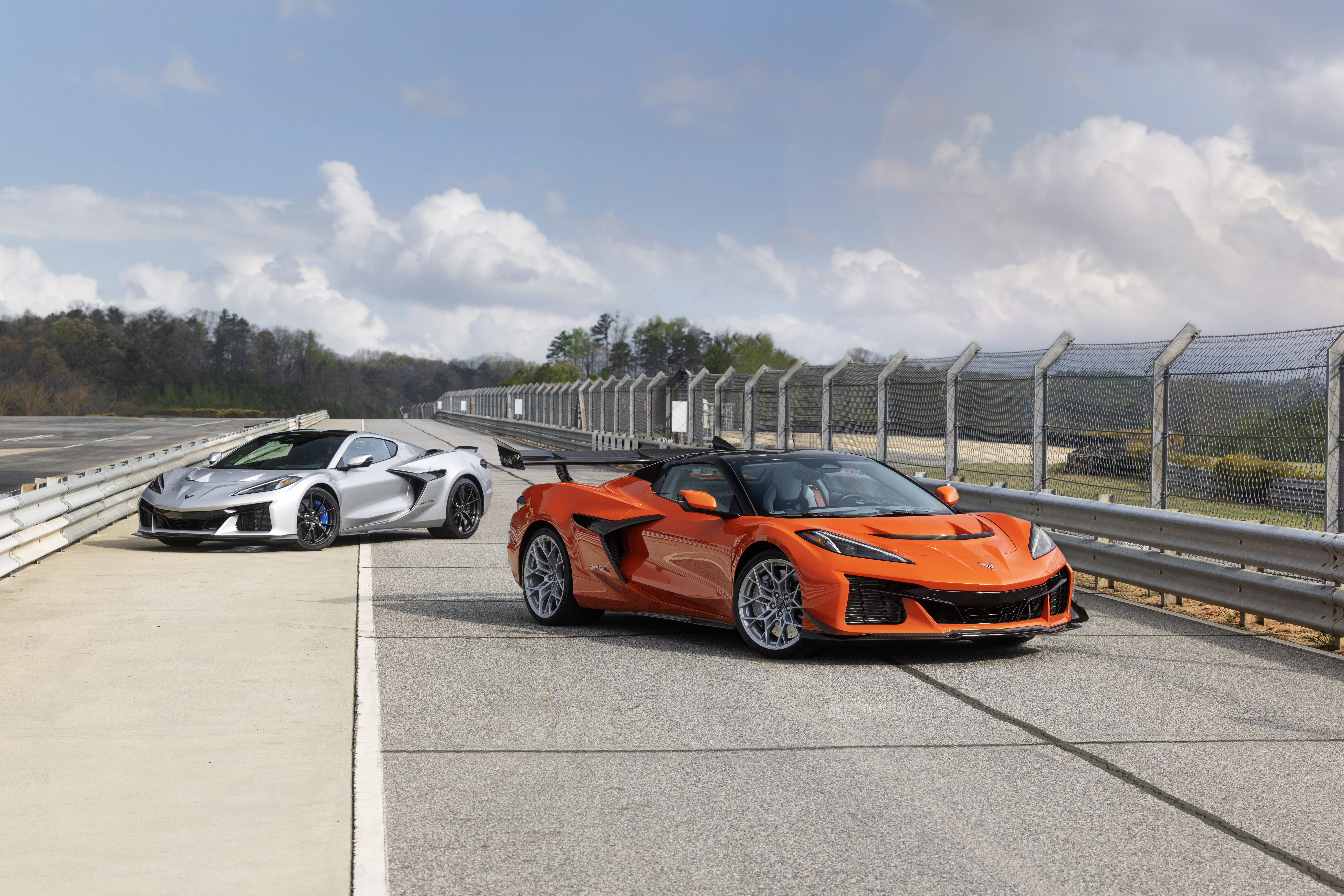CHEVROLET CORVETTE Z06 クロスバイク X Marks the Zora: 1250-HP, AWD ZR1X Redefines Apex Corvette