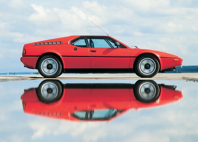 BMW-M1-side-profile-reflection-shot