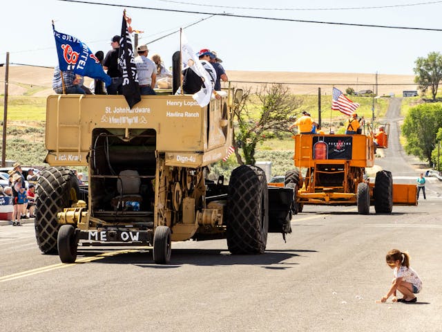 Lind Combine Derby parade