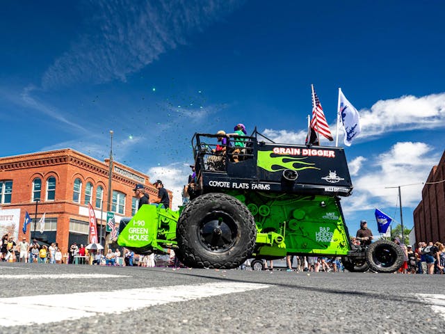 Lind Combine Derby parade