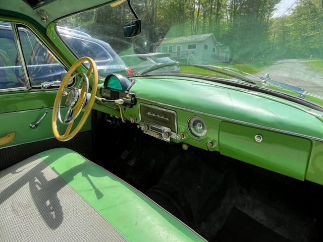 GAZ Volga interior