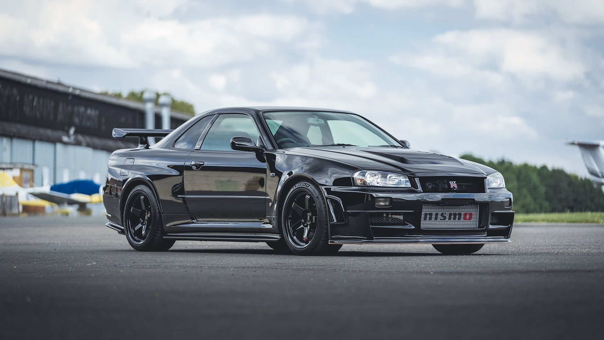 NISSAN　GT-R (R34) 1/18 Ignition Model Nissan Skyline Nismo R34 GT-R Z-tune