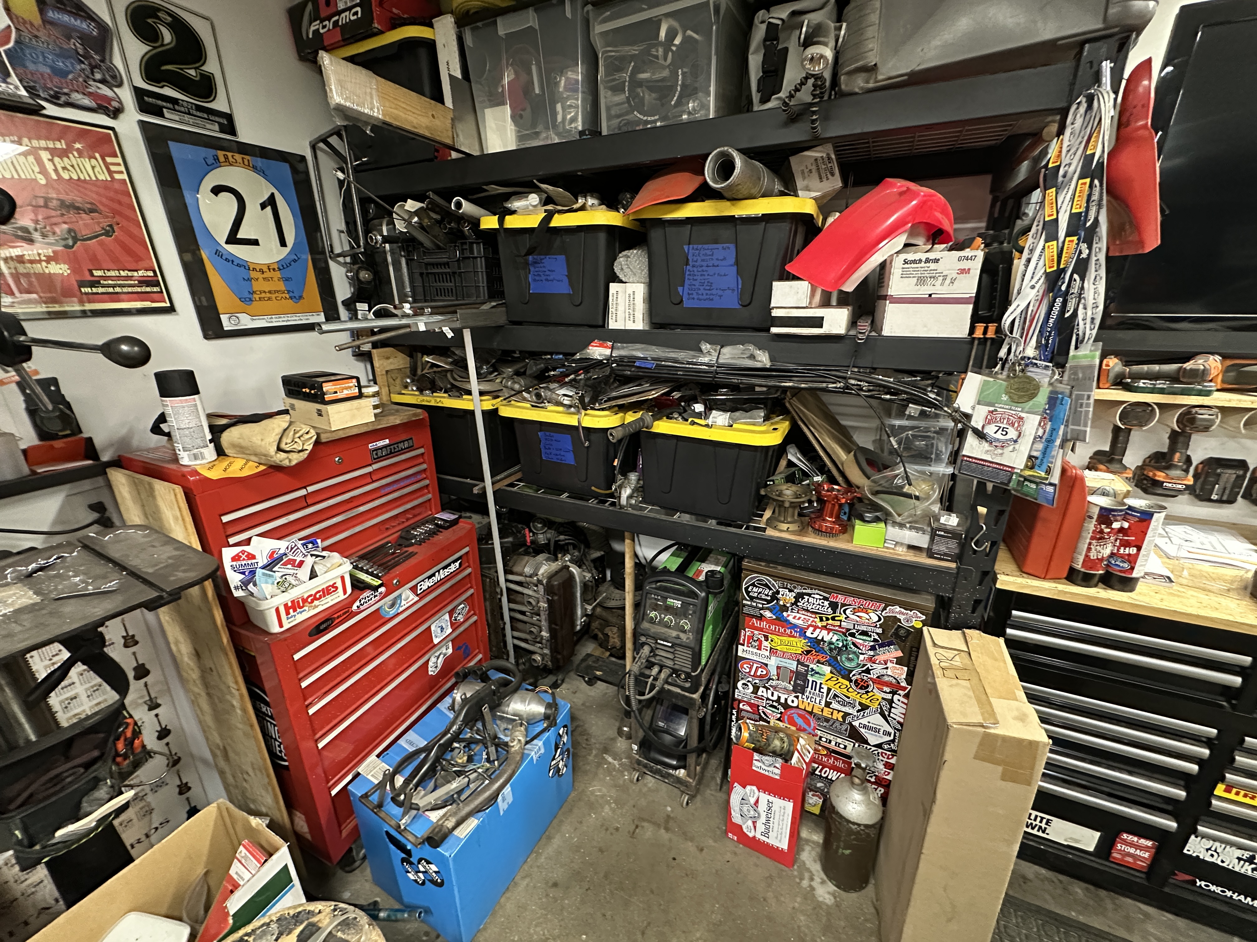 skladište dijelova Kyleova garaža