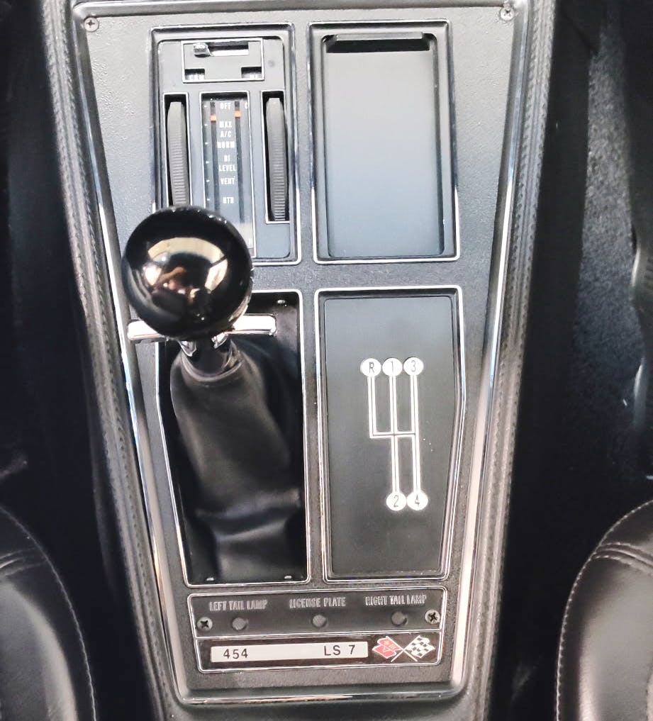Kachnik LS7 Vette console