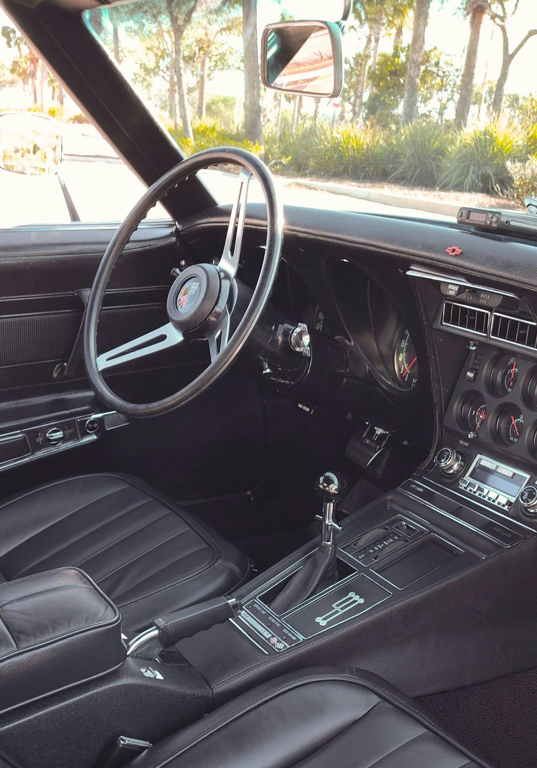 Kachnik LS7 Vette interior
