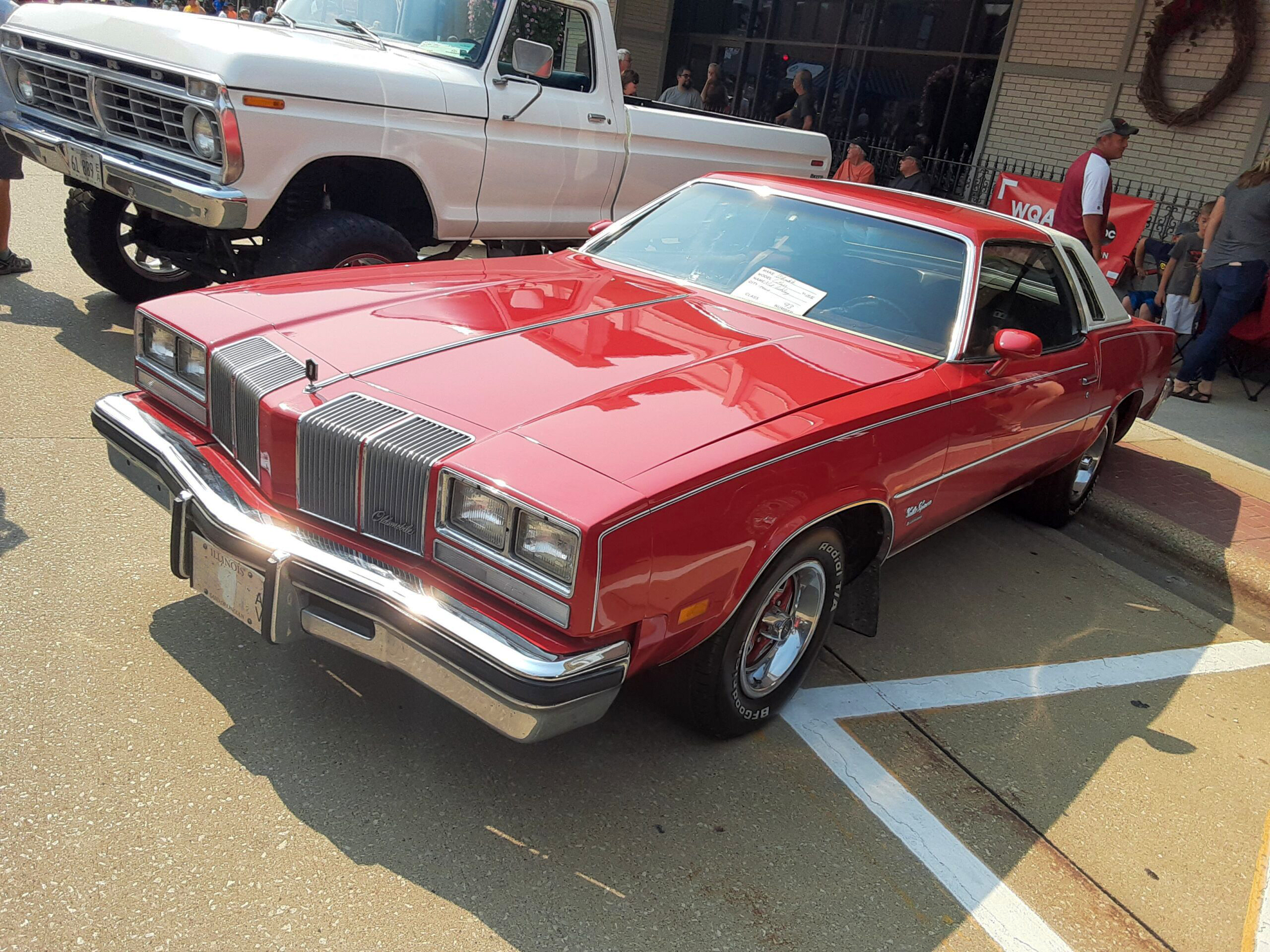 1976 Oldsmobile Cutlass Supreme Brougham front three quarter